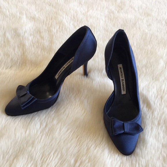 Manolo Blahnik Shoes - Manolo Blahnik satin blue pumps